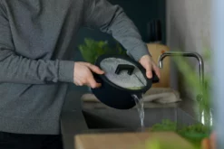 Fiskars Hard Face Saute Pan 26cm 8 Fiskars Hard Face Saute Pan 26cm -Friluftslageret Butik FHF1020890 04 fiskars hard face scaled