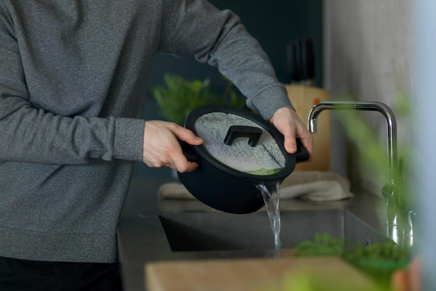 Fiskars Hard Face Saute Pan 26cm 4 Fiskars Hard Face Saute Pan 26cm - Billede 4