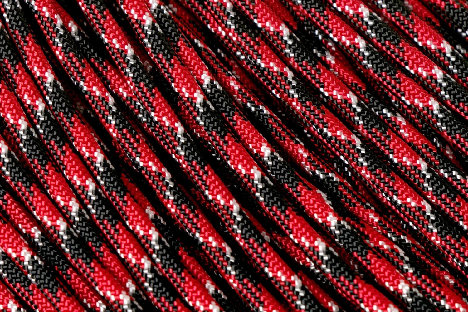 Knivesandtools 550 Paracord Type III, Colour: Biters, 100 Ft (30.48 M) 1 Knivesandtools 550 Paracord Type III, Colour: Biters, 100 Ft (30.48 M)