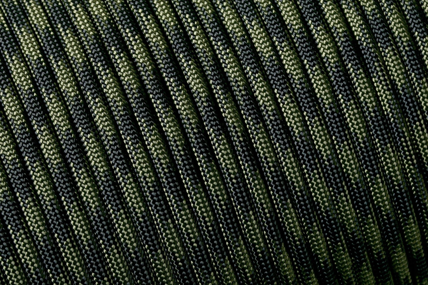Knivesandtools 550 Paracord Type III, Colour: Camo Dark Camo, 1000 Ft (304.8 M) 2 Knivesandtools 550 Paracord Type III, Colour: Camo Dark Camo, 1000 Ft (304.8 M) - Billede 2
