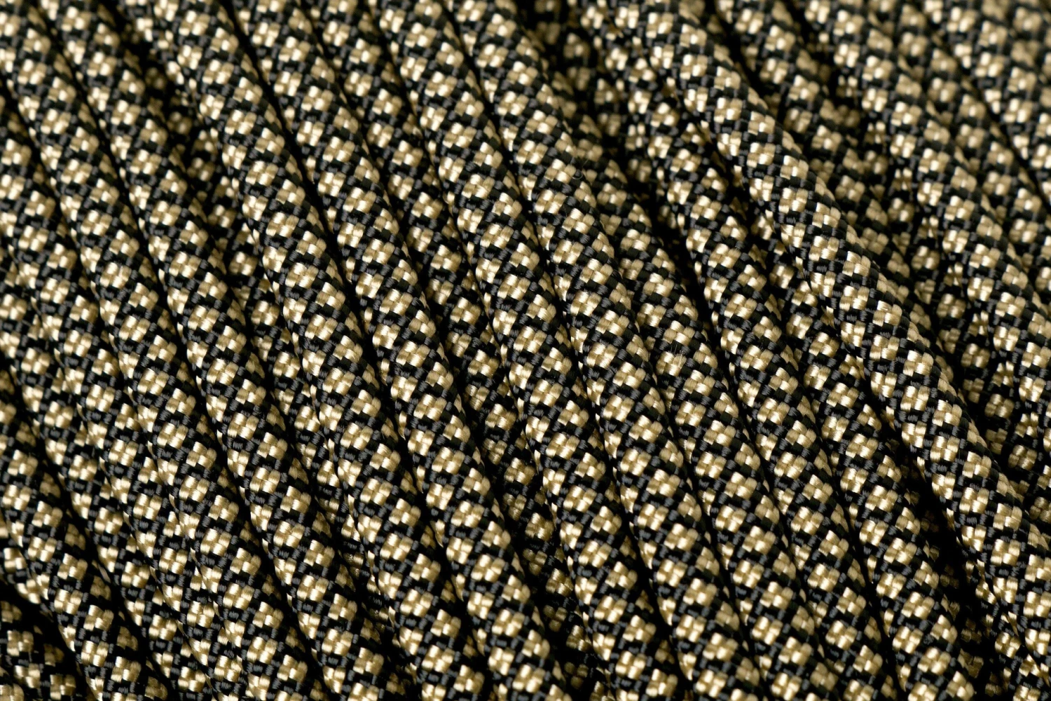 Knivesandtools 550 Paracord Type III, Colour: Gold Diamonds, 100 Ft (30.48 M) 1 Knivesandtools 550 Paracord Type III, Colour: Gold Diamonds, 100 Ft (30.48 M)