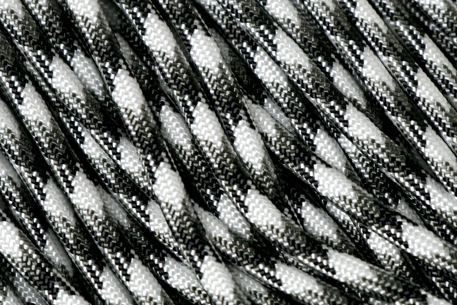 Knivesandtools 550 Paracord Type III, Colour: Urban Camo, 100 Ft (30.48 M) 1 Knivesandtools 550 Paracord Type III, Colour: Urban Camo, 100 Ft (30.48 M)