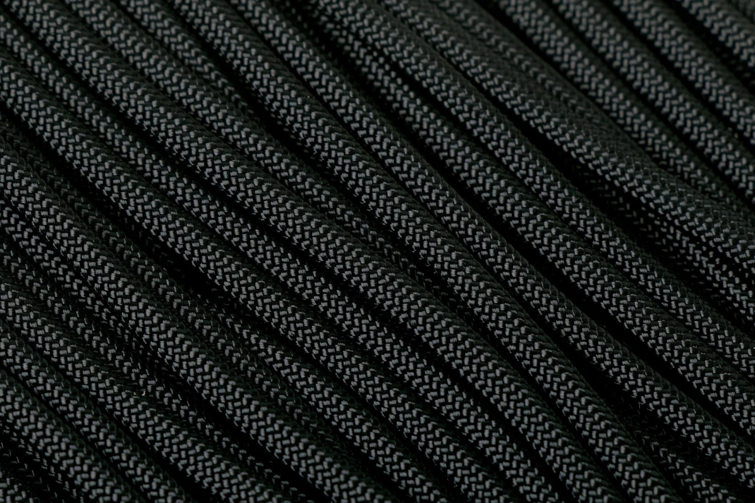 Knivesandtools 550 Paracord Type III, Colour: Black, 50 Ft (15,24 M) 1 Knivesandtools 550 Paracord Type III, Colour: Black, 50 Ft (15,24 M)