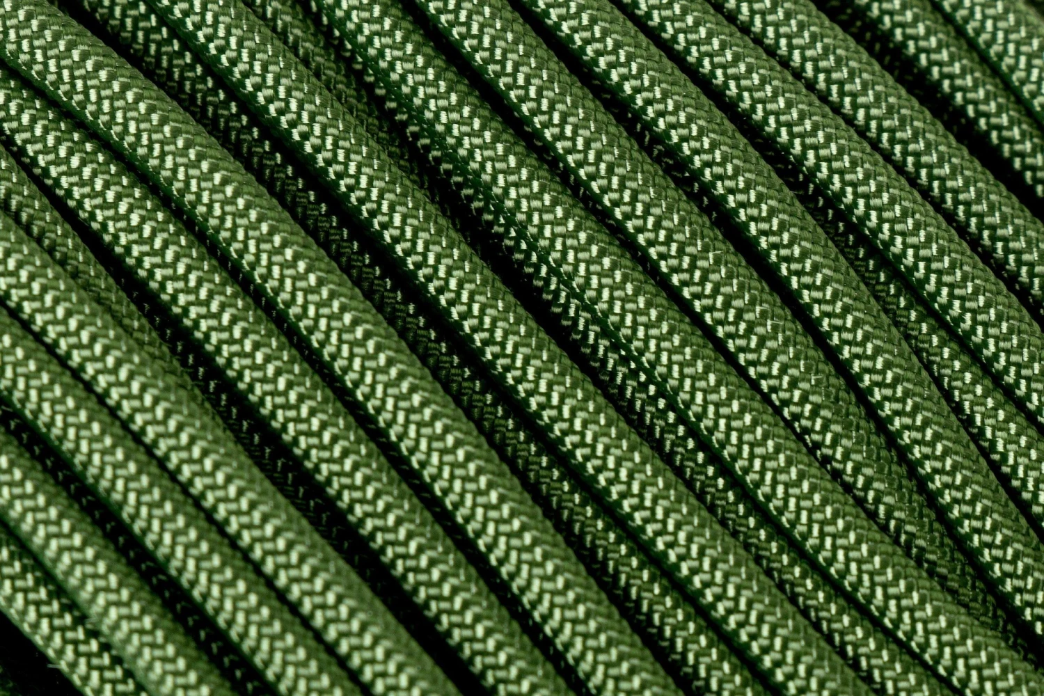 Knivesandtools 550 Paracord Type III, Colour: Fern 483, 50 Ft (15.24 M) 1 Knivesandtools 550 Paracord Type III, Colour: Fern 483, 50 Ft (15.24 M)