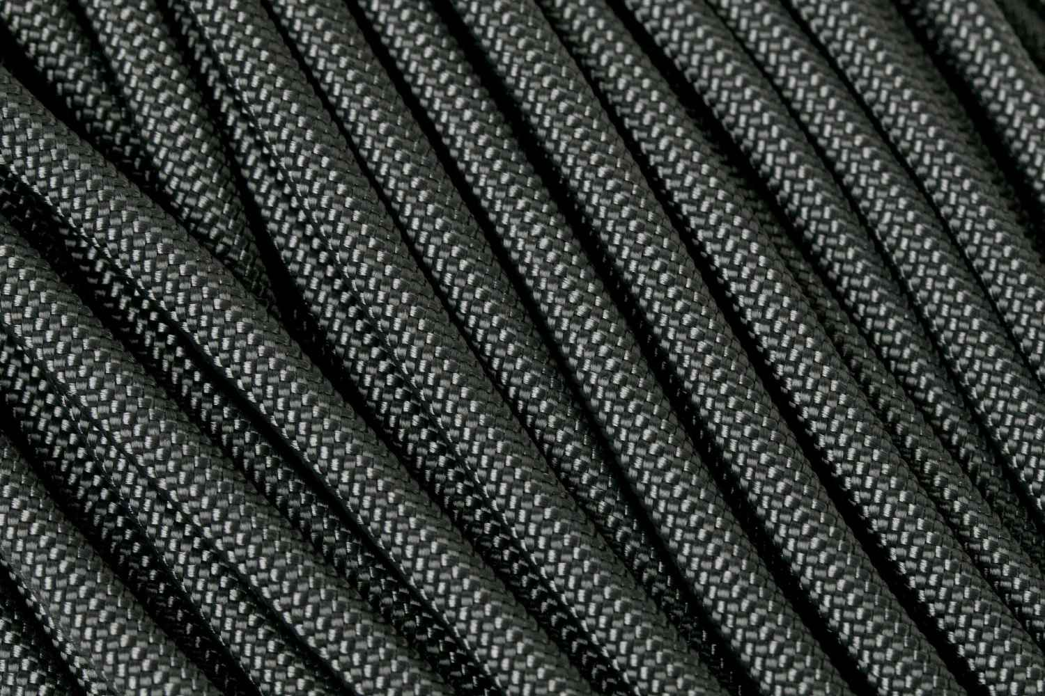 Knivesandtools 550 Paracord Type III, Colour: Charcoal Grey, 50 Ft (15.24 M) 1 Knivesandtools 550 Paracord Type III, Colour: Charcoal Grey, 50 Ft (15.24 M)