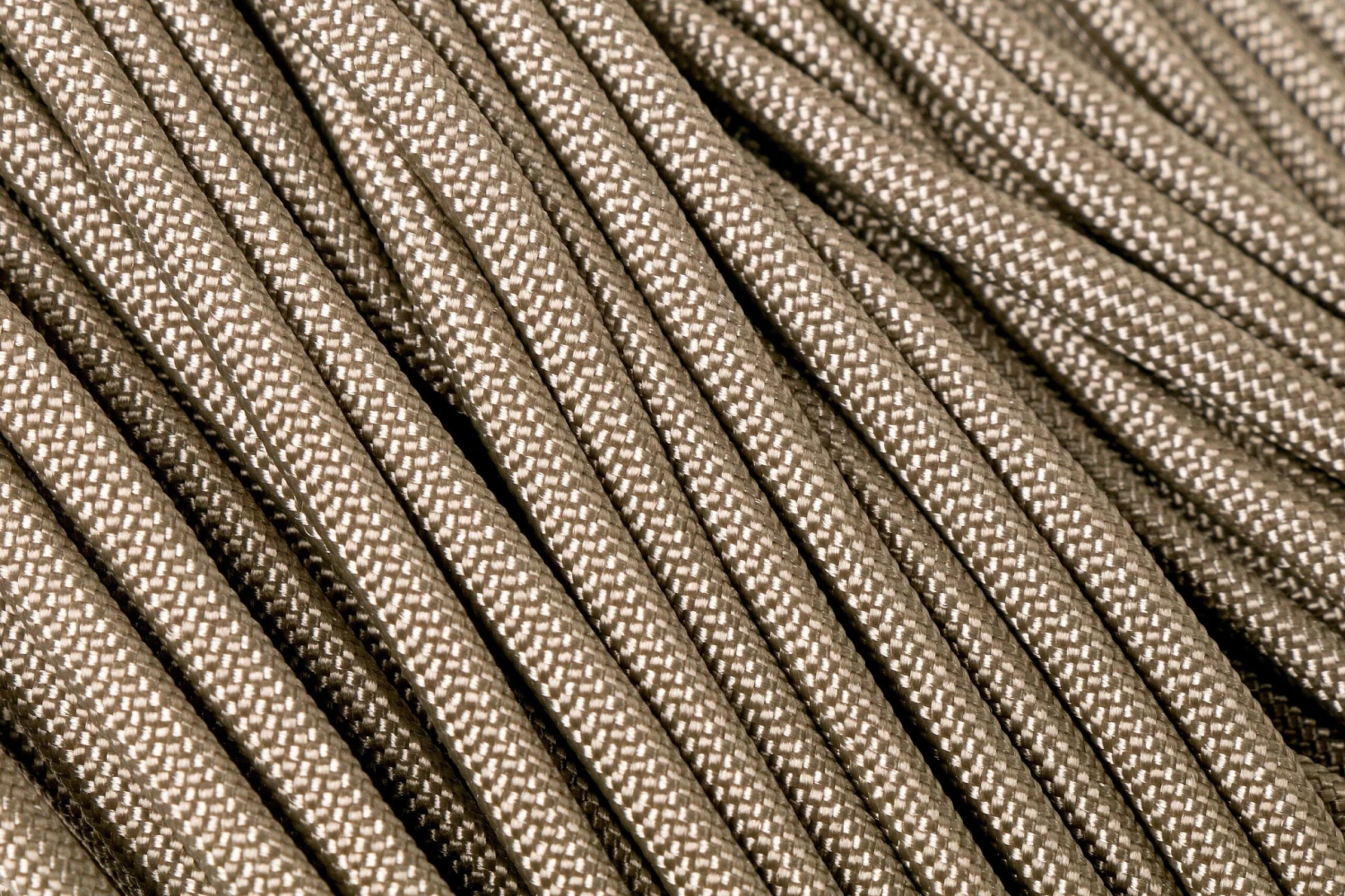 Knivesandtools 550 Paracord Type III, Colour: Tan, 50 Ft (15.24 M) 1 Knivesandtools 550 Paracord Type III, Colour: Tan, 50 Ft (15.24 M)