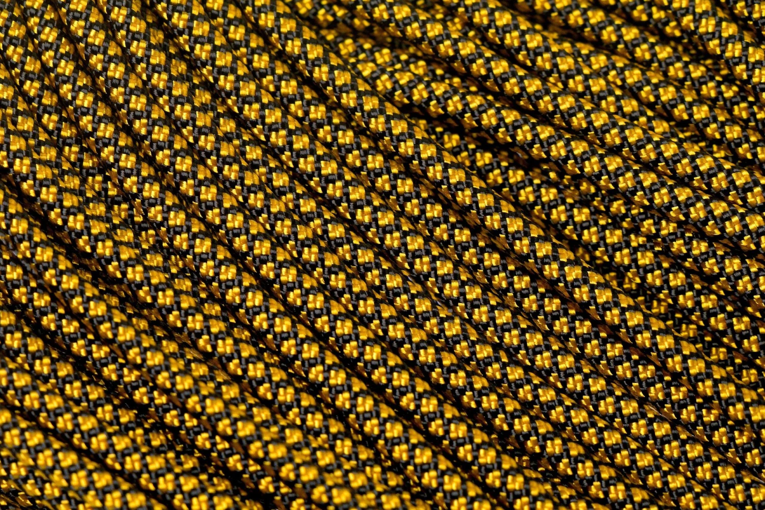 Knivesandtools 550 Paracord Type III, Colour: Goldenrod Diamonds - 50 Ft (15.24 Meters) 1 Knivesandtools 550 Paracord Type III, Colour: Goldenrod Diamonds - 50 Ft (15.24 Meters)