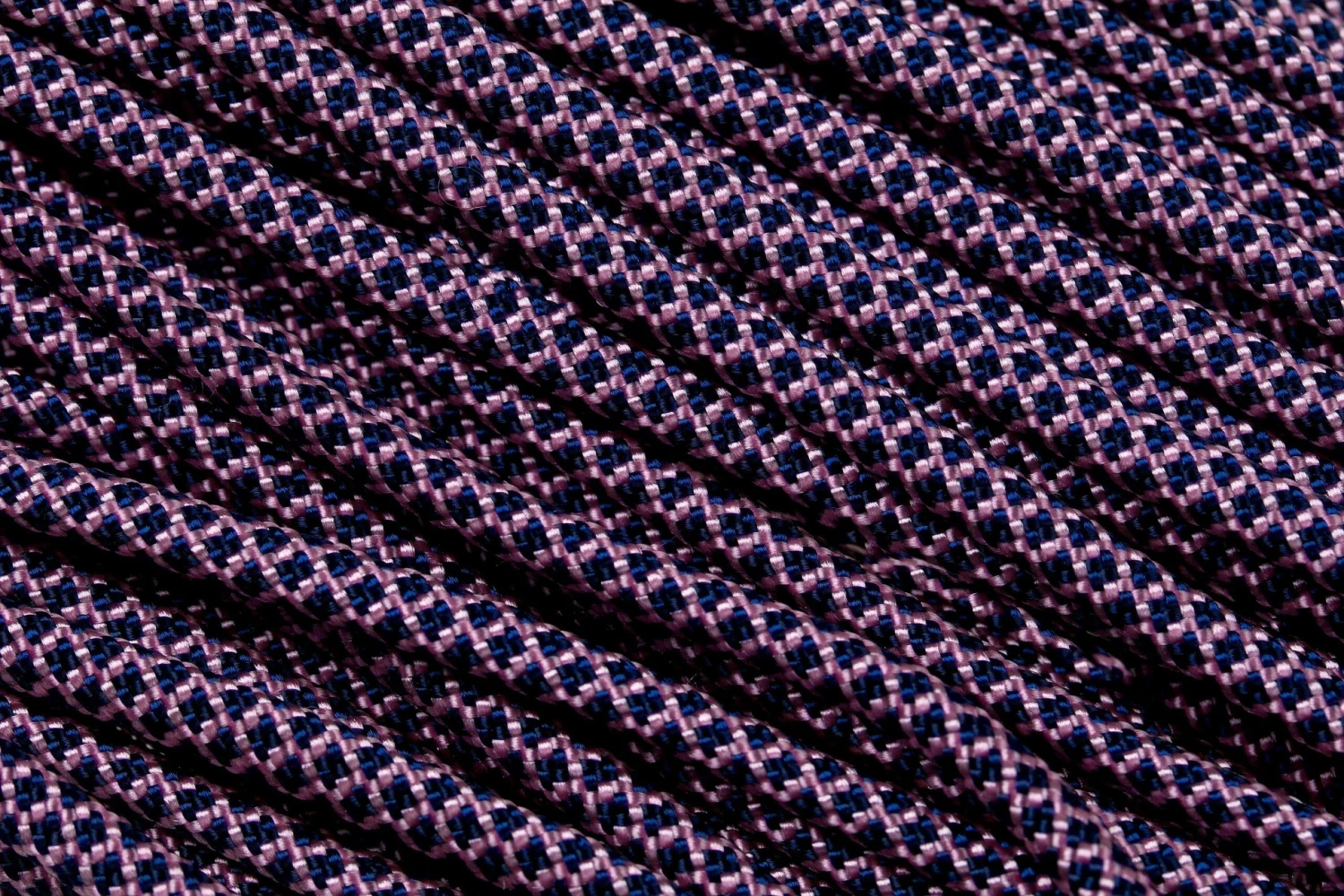 Knivesandtools 550 Paracord Type III, Colour: Rose Pink With Midnight Blue Diamonds - 50 Ft (15.24 Meters) 1 Knivesandtools 550 Paracord Type III, Colour: Rose Pink With Midnight Blue Diamonds - 50 Ft (15.24 Meters)