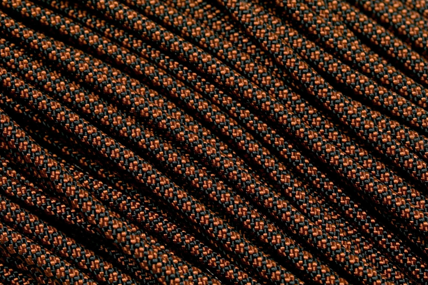 Knivesandtools 550 Paracord Type III, Colour: Rust Diamonds - 50 Ft (15.24 Meters) 1 Knivesandtools 550 Paracord Type III, Colour: Rust Diamonds - 50 Ft (15.24 Meters)