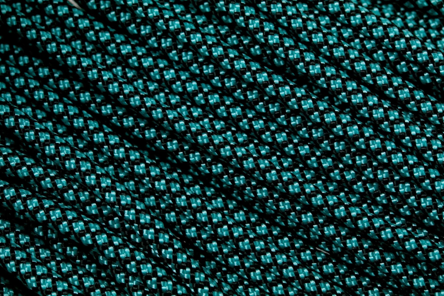 Knivesandtools 550 Paracord Type III, Colour: Turquoise Diamonds - 50 Ft (15.24 Meters) 1 Knivesandtools 550 Paracord Type III, Colour: Turquoise Diamonds - 50 Ft (15.24 Meters)