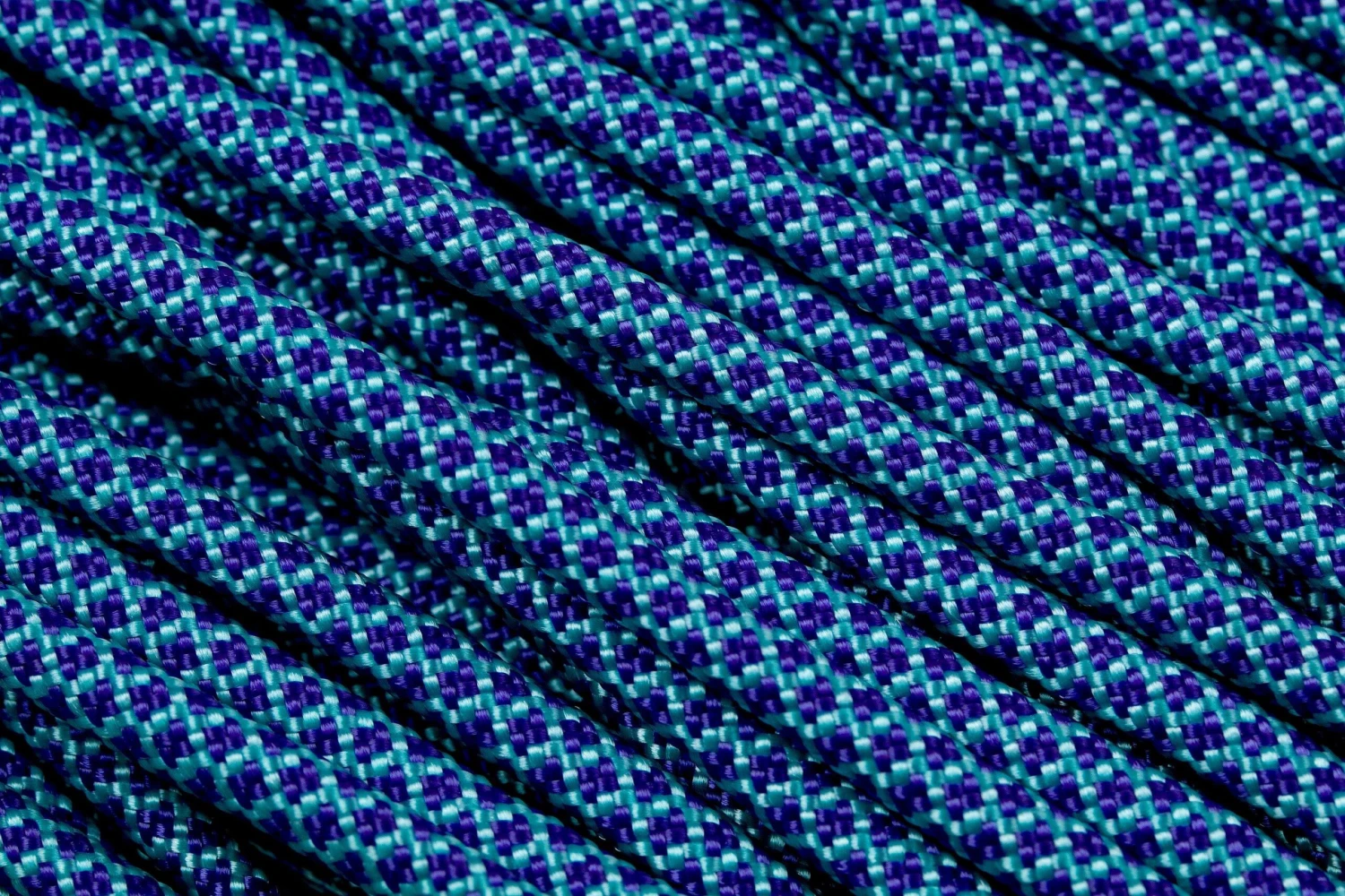 Knivesandtools 550 Paracord Type III, Colour: Turquoise With Acid Purple Diamonds - 50 Ft (15.24 Meters) 1 Knivesandtools 550 Paracord Type III, Colour: Turquoise With Acid Purple Diamonds - 50 Ft (15.24 Meters)