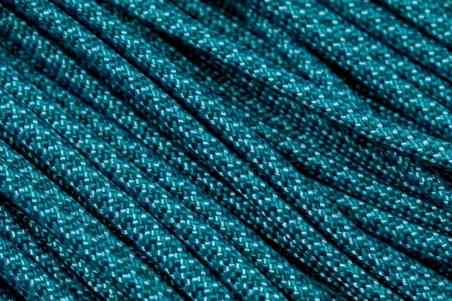 Knivesandtools 550 Paracord Type III, Colour: Turquoise With Teal Diamonds - 50 Ft (15.24 Meters) 1 Knivesandtools 550 Paracord Type III, Colour: Turquoise With Teal Diamonds - 50 Ft (15.24 Meters)