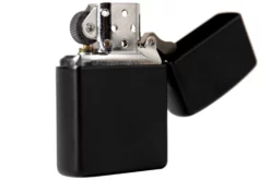 Knivesandtools Zippo Black Matte Snake, Black, Lighter -Friluftslageret Butik KTZPBLACKSNAKE 03 zippo knivesandtools scaled