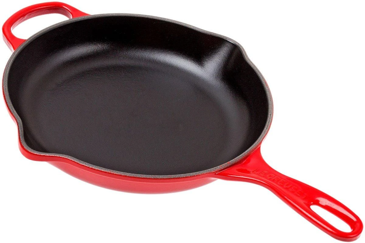 Le Creuset Cast Iron Sauce Pan / Skillet 23 Cm, Round, Red 1 Le Creuset Cast Iron Sauce Pan / Skillet 23 Cm, Round, Red