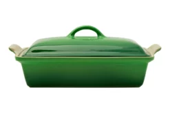 Le Creuset Rectangular Oven Dish With Lid, 33 Cm, Green 8 Le Creuset Rectangular Oven Dish With Lid, 33 Cm, Green -Friluftslageret Butik LC61002404080005 04 lecreuset scaled