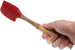 Le Creuset Silicone Pro Spatula With Wooden Handle -Friluftslageret Butik LC93007602060002 03 le creuset spatel lc93007602060002 03