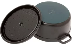 Staub Casserole-cocotte 26 Cm, 5,2 L Black 5 Staub Casserole-cocotte 26 Cm, 5,2 L Black -Friluftslageret Butik SB1102625 03 staub sb1102625 03