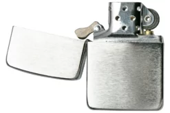 Zippo 1941 Replica Chrome Brush 60000665 Silver, Lighter 5 Zippo 1941 Replica Chrome Brush 60000665 Silver, Lighter -Friluftslageret Butik ZP1941 000930 03 zippo scaled